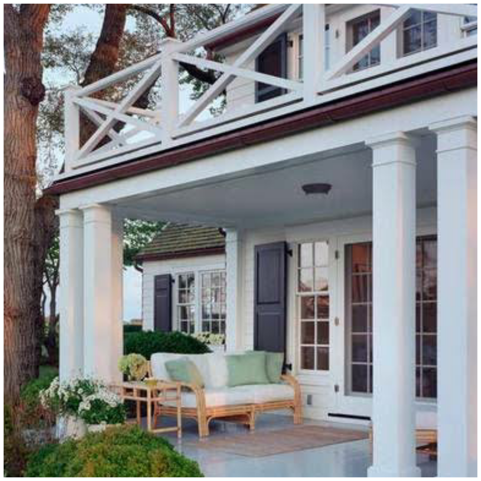 Дом с крыльцом и террасой. Ранч хаус с террасой. Веранда к дому. Веранда к дому. Терраса в американском стиле.