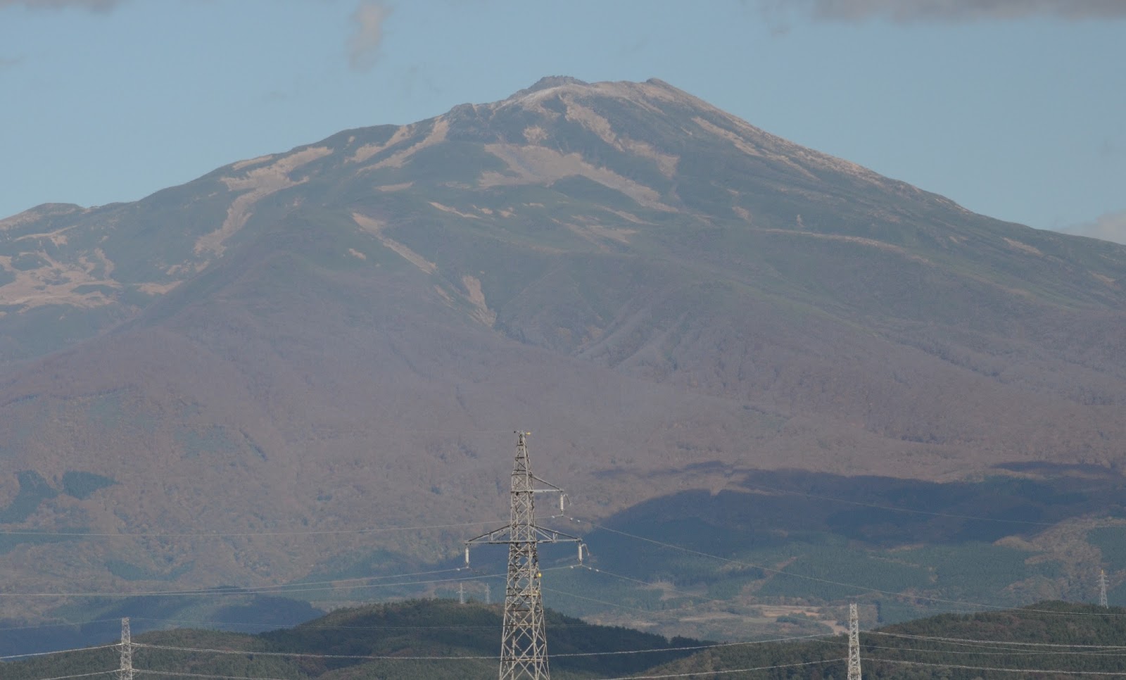 First Snow on Choukai / 鳥海山が初冠雪