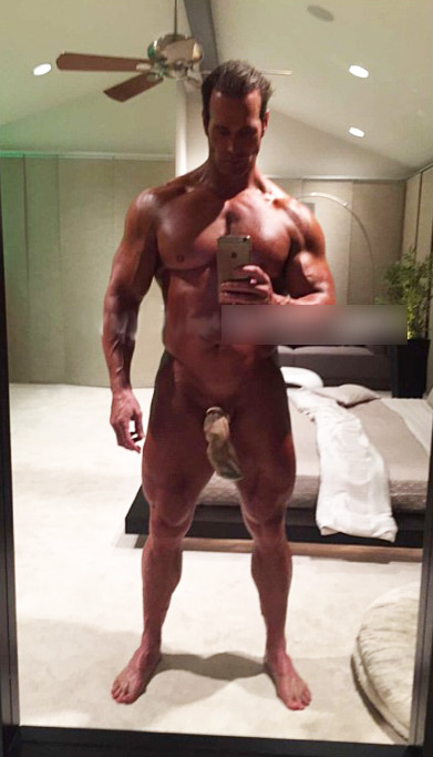 Nude: Mike O'Hearn.