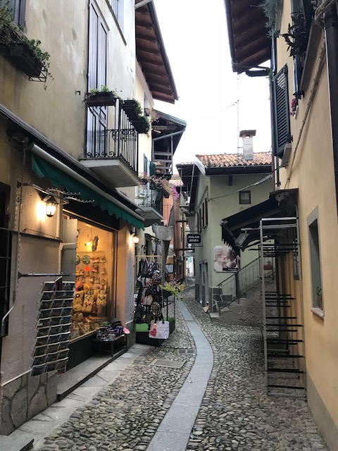 イタリア･ペスカトーレ島の路地