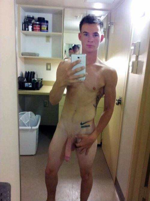 Straight guys naked selfies