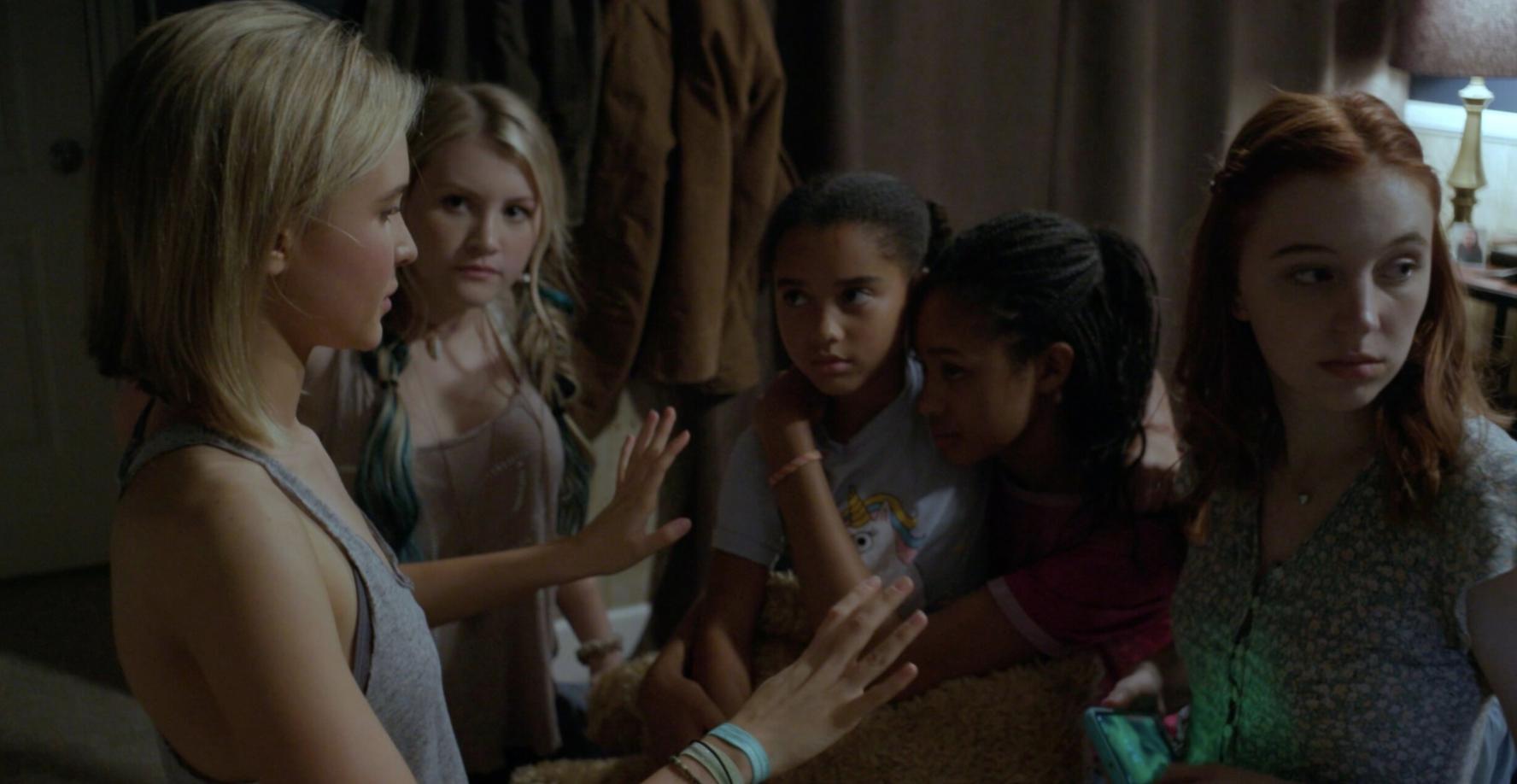 Напугаем джули ( 2023 ). Давайте напугаем джулию. Давай напугаем джессику до смерти 1971. Давайте напугаем джулию. Тайна в их глазах робертс.