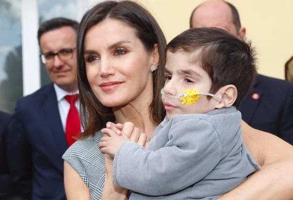 Queen Letizia carried Carolina Herrera black clutch. This year's event's theme is Bridging health and social care