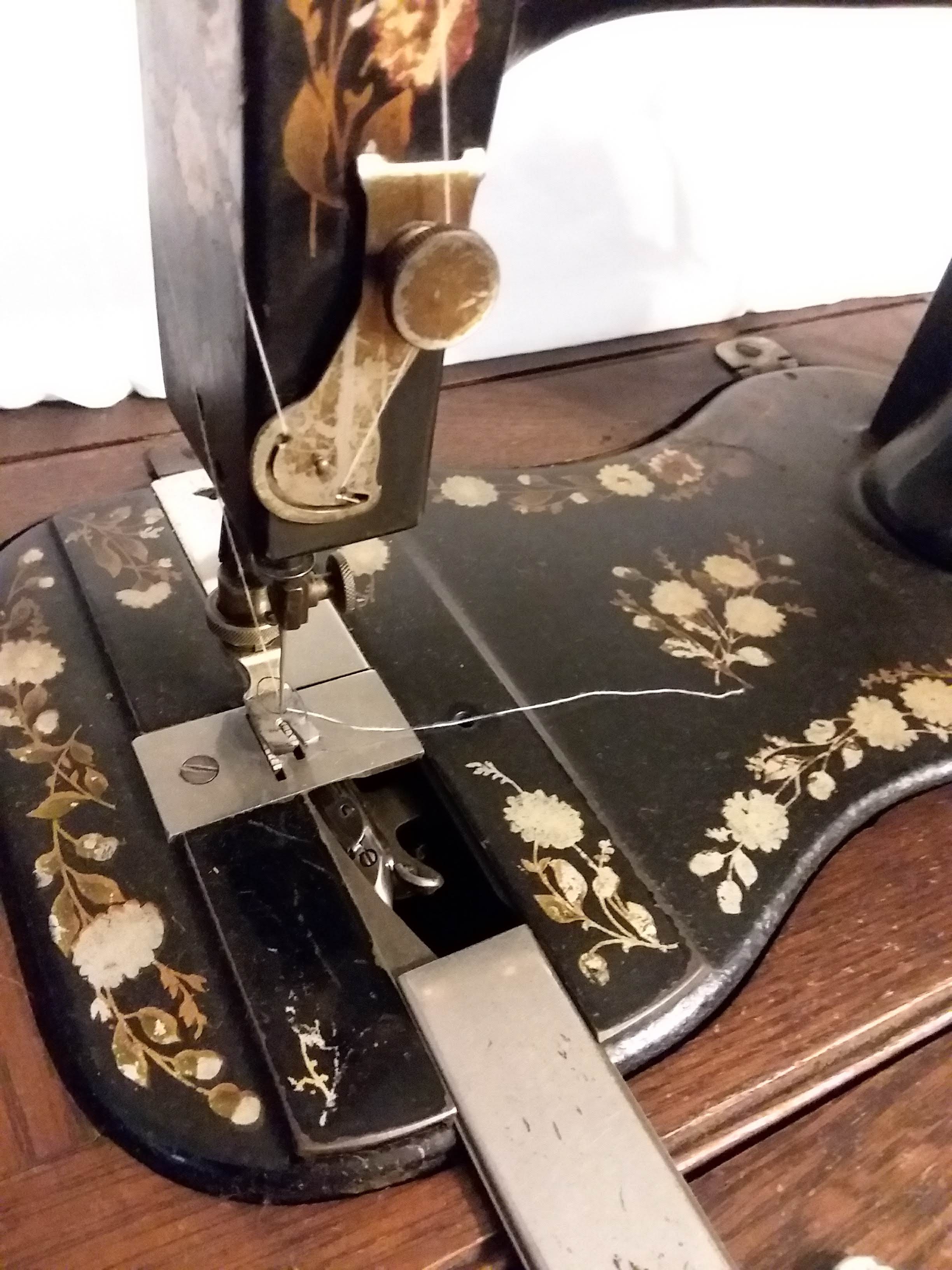 Queen Fiddle Base Vibrating Shuttle Treadle Sewing Machine by White