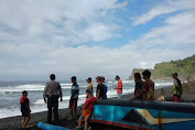 Perahu Diterjang Ombak Besar, Nelayan Lumajang Hilang