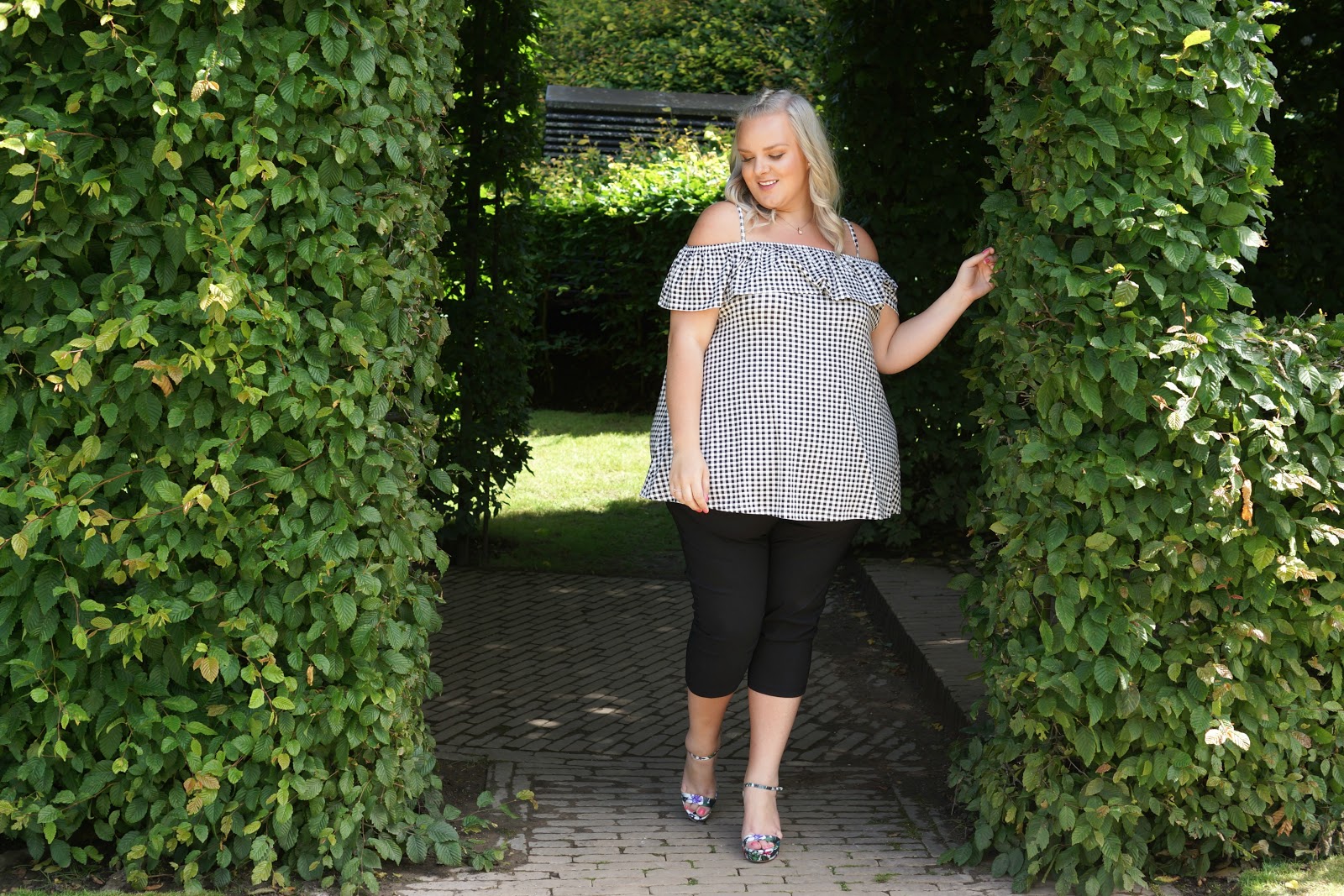 Yours Clothing UK Plus Size Blogger WhatLauraLoves at The Alnwick Garden