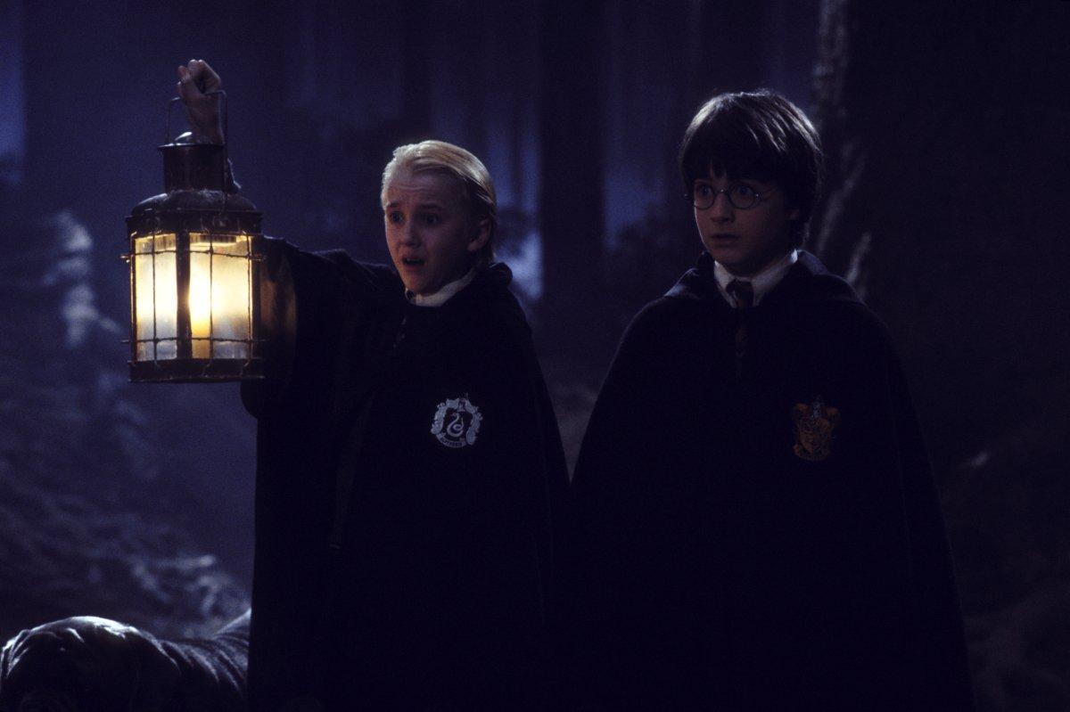 CRÍTICA HARRY POTTER Y LA PIEDRA FILOSOFAL (2001), POR ALBERT GRAELLS CRÍTICA HARRY POTTER Y LA PIEDRA FILOSOFAL (2001), POR ALBERT GRAELLS