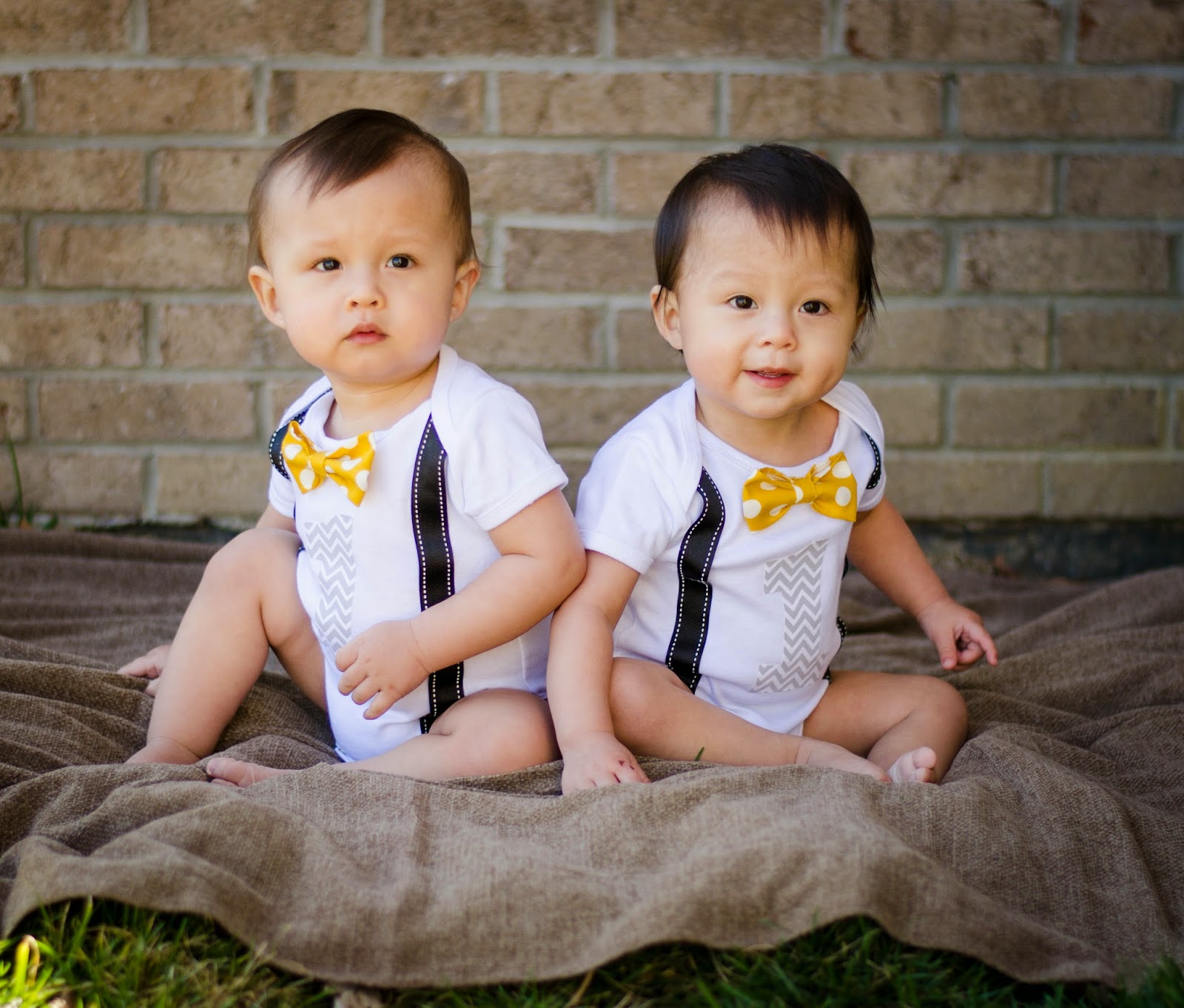 Loving Life No Sew DIY First Birthday Onesies Bow Tie and Suspenders