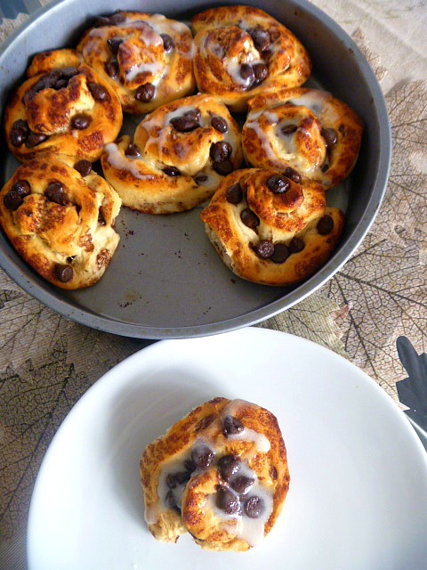 Quick and Easy Chocolate Chip Cinnamon Rolls: Heavenly chocolately breakfast pastries! - Slice of Southern