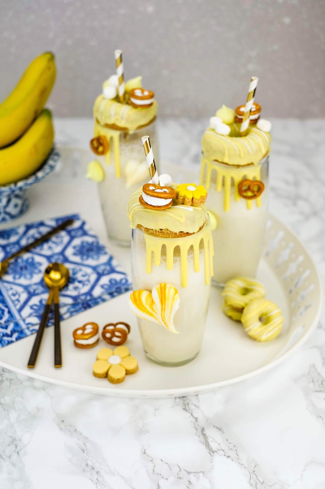 Samtige Bananenmilch mit Bananen Donuts | Marion's Kaffeeklatsch Samtige Bananenmilch mit Bananen Donuts | Marion's Kaffeeklatsch
