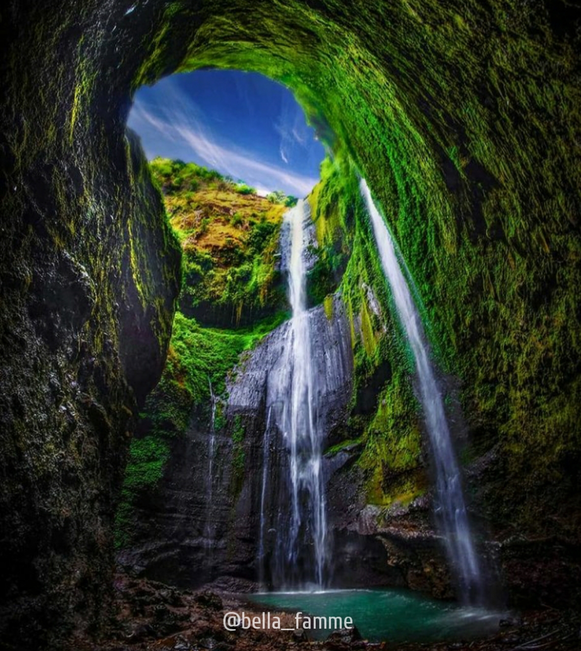 tempat wisata air terjun Madakaripura yang instagramebel