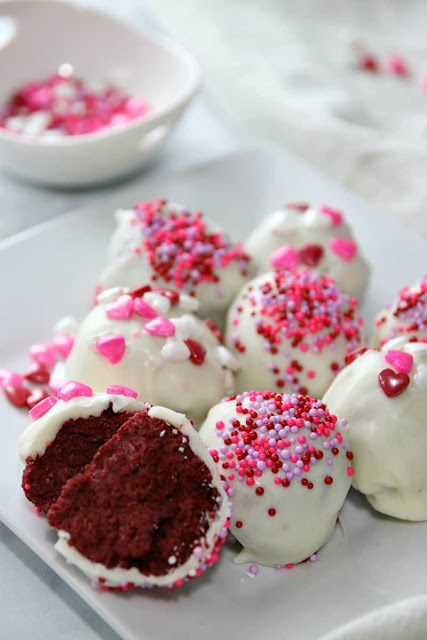 red velvet cake balls, red velvet cake, cake balls, holiday dessert, cookie exchange ideas, delicious desserts