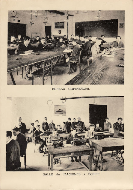 première image : des élèves devant des tables en bois - seconde image : des élèves deux par deux sur des tables avec des machines à écrire
