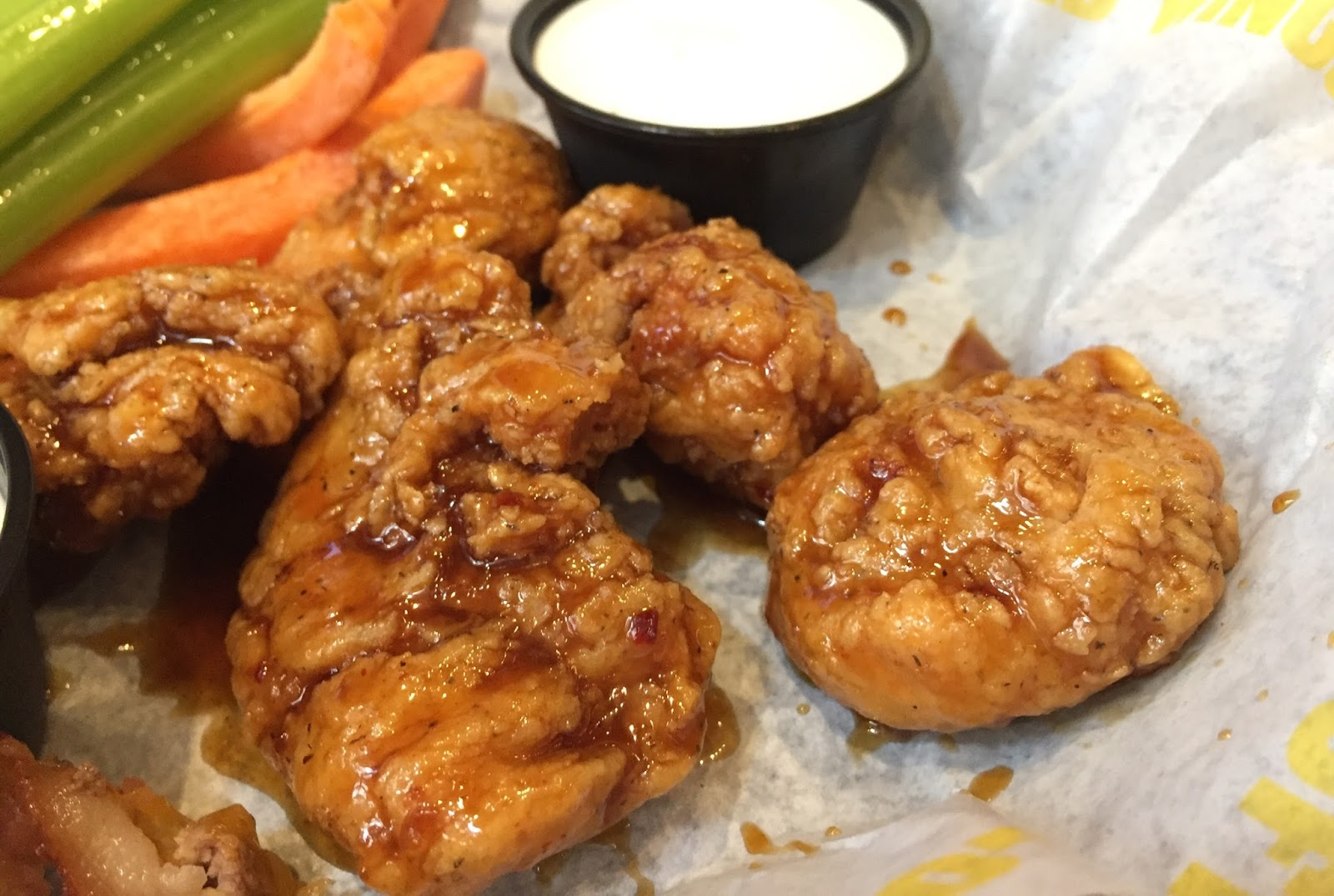 Kickin' Honey Garlic From Buffalo Wild Wings / バッファローワイルドウィングスのキッキン ハニー