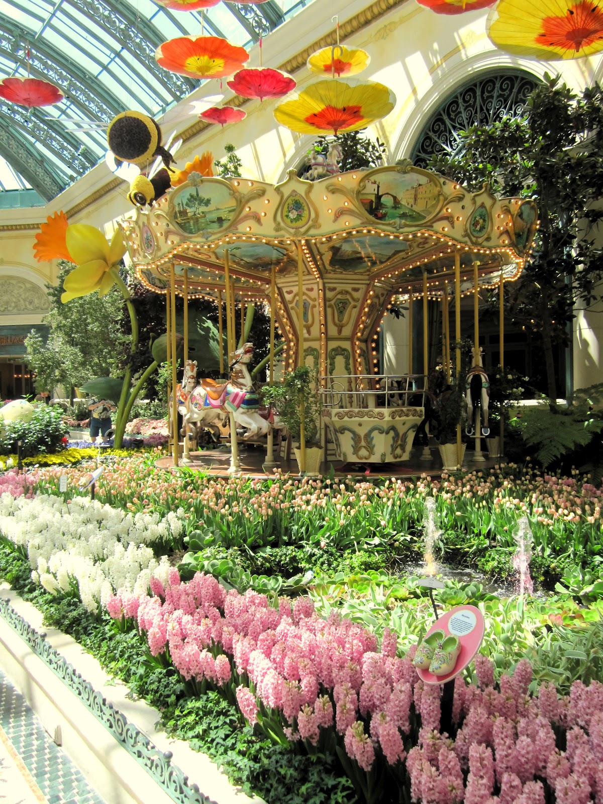 Bellagio Conservatory and Botanical Gardens (Las Vegas) ~ rolling writes