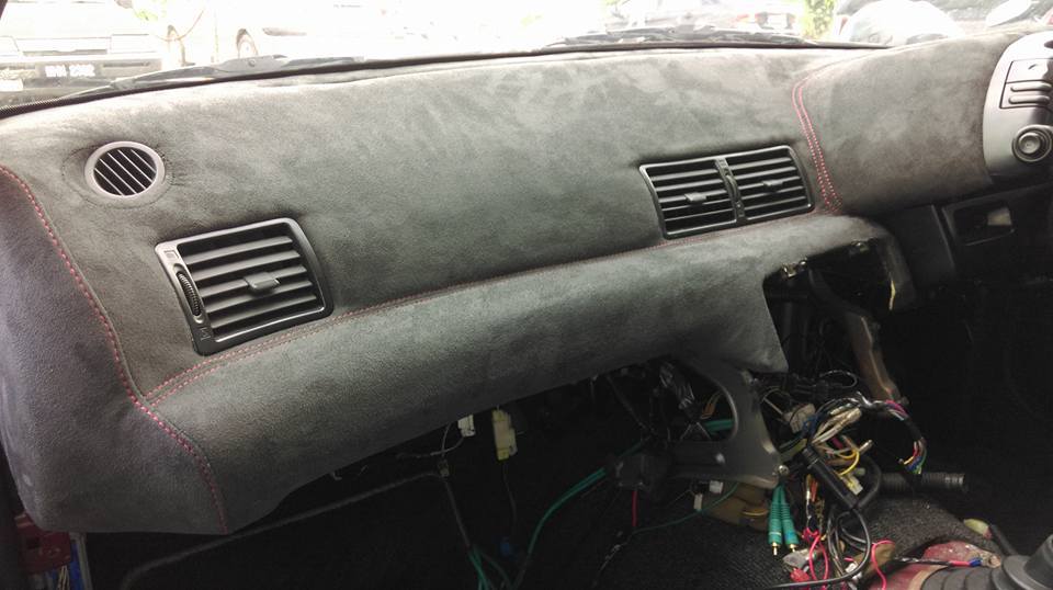 Auto interior trimmer Nissan GTR R32 full door trim and Alcantara