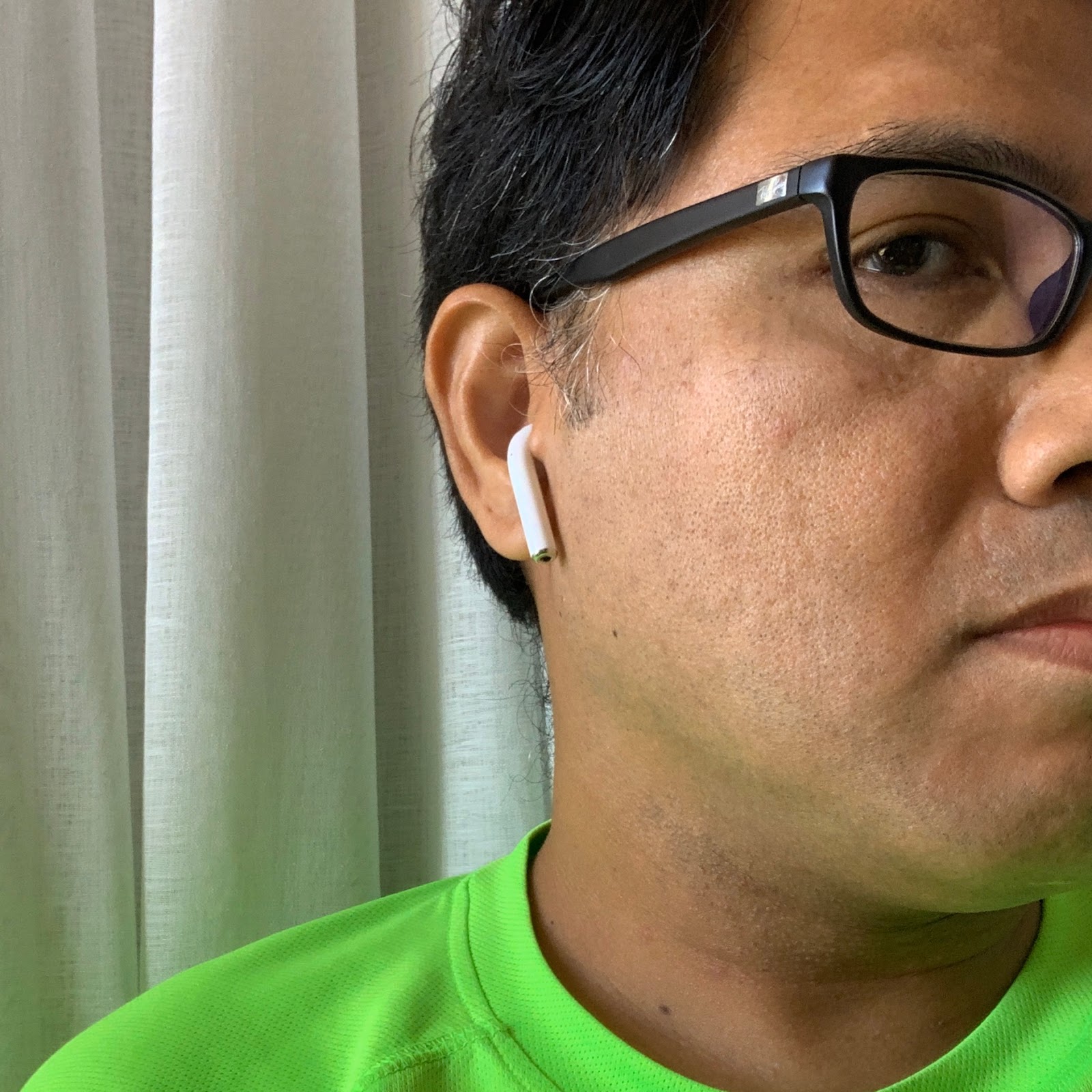 can you wear powerbeats with glasses