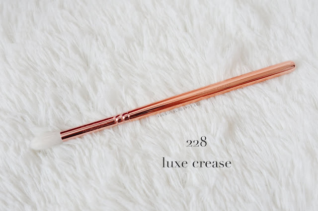 Zoeva Rose Golden Vol. 3 Luxury Brush Set 228 Luxe Crease