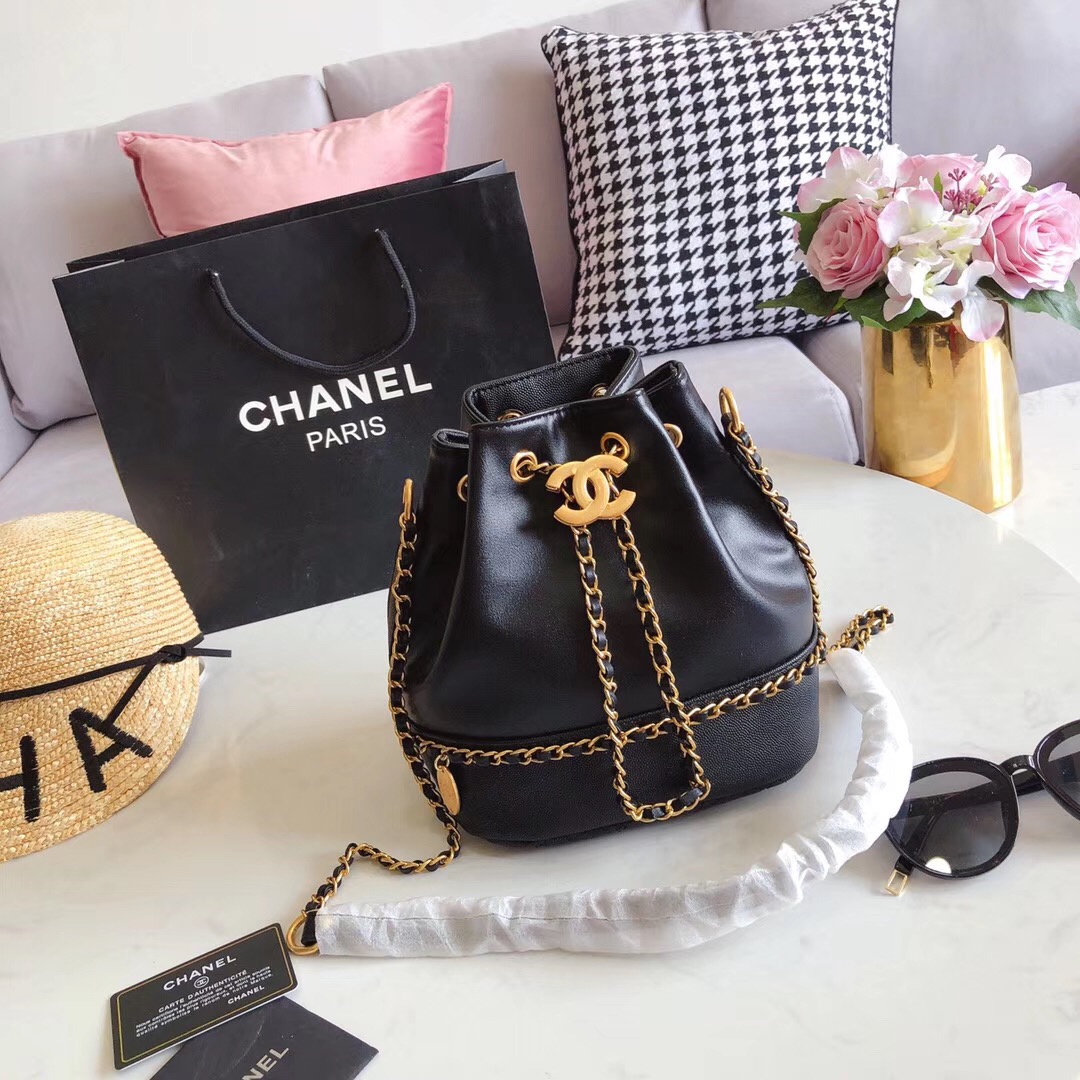 WE Do Love Luxury CHANEL Drawstring Bag Smooth, Grained Leather & Gold