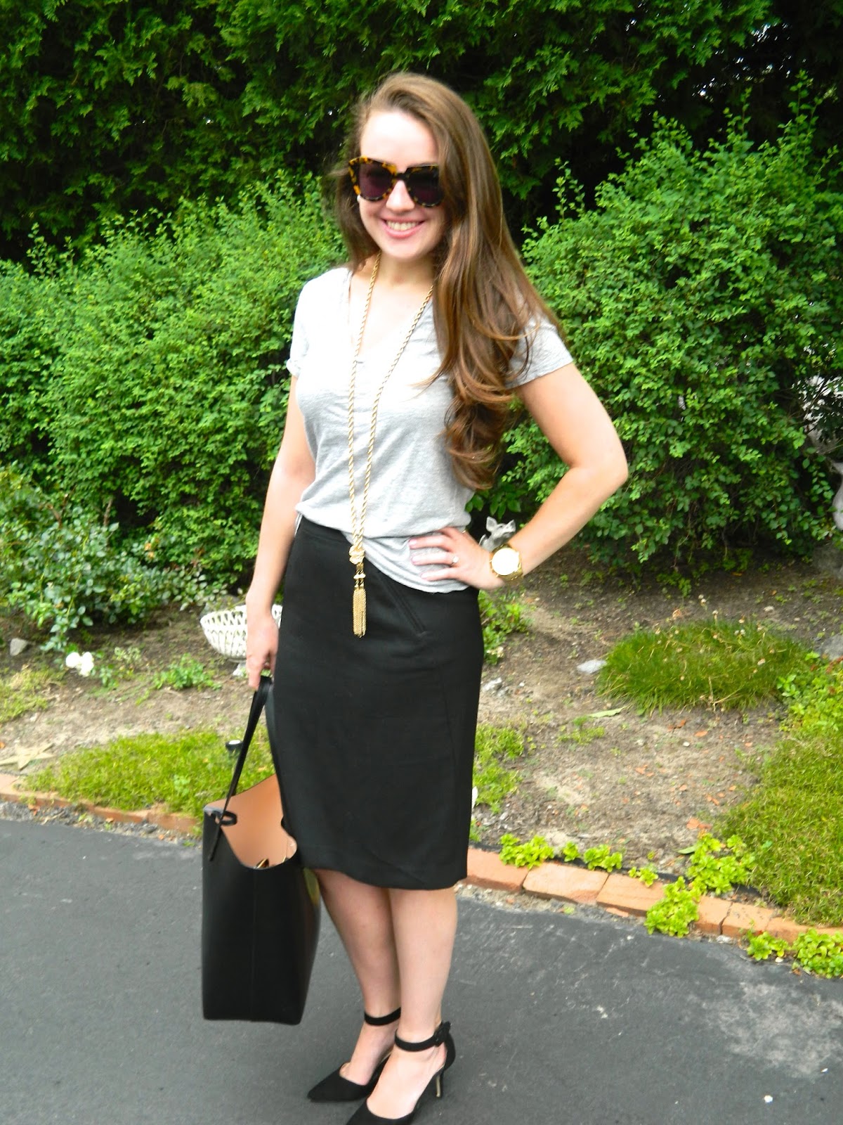Simple, Classy, Chic: Relaxed in a Pencil Skirt