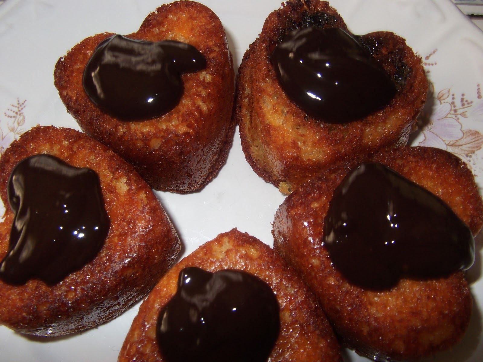 mutfağa buyrun, pasta börek tatlı ve daha neler neler çikolata damlalı