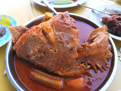 Tempat Makan Menarik di Terengganu Kari Kepala Ikan Wajib Cuba!