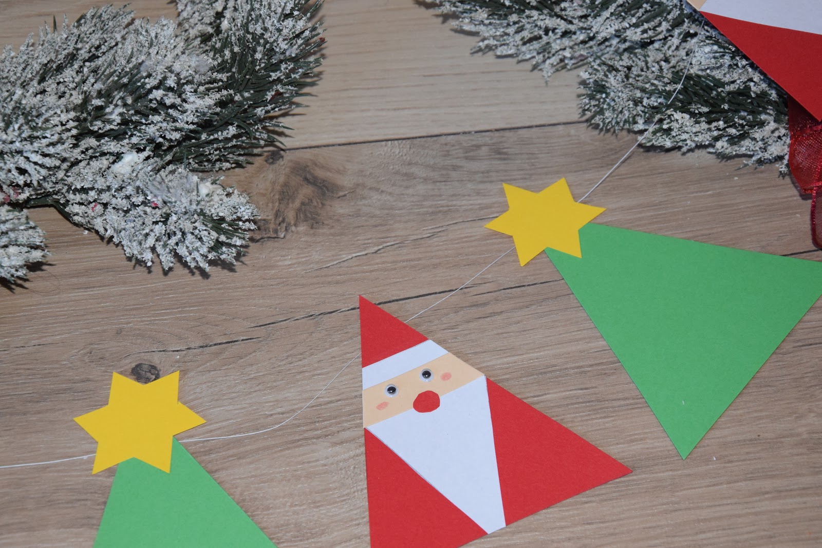 Familie und mehr : Weihnachtliche Girlande fürs Kinderzimmer