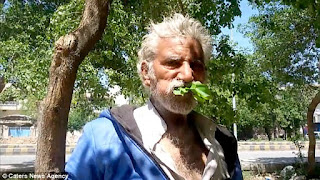 man-live-to-eat-leaves-in-pakistan-last-25years