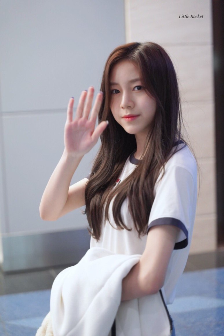 데뷔 첫 공항사진 뜬 걸그룹 | 인스티즈