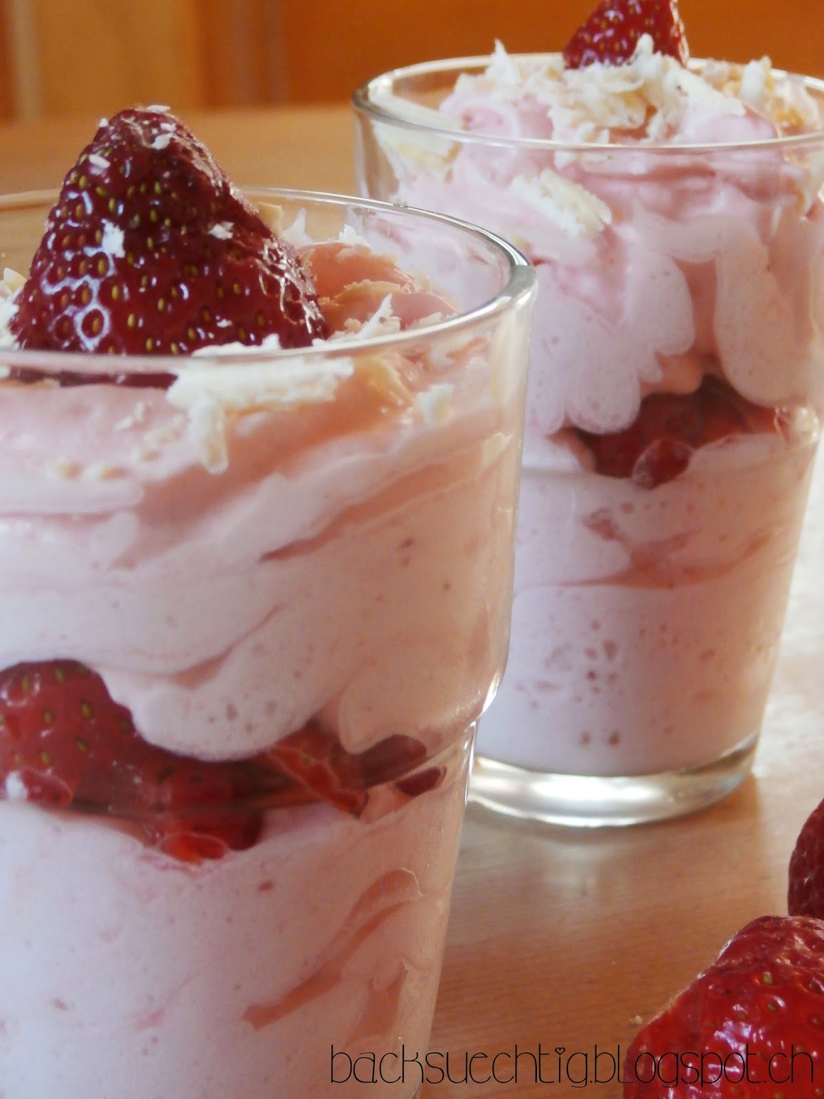 backsüchtig: Erdbeer-Joghurt-Mousse