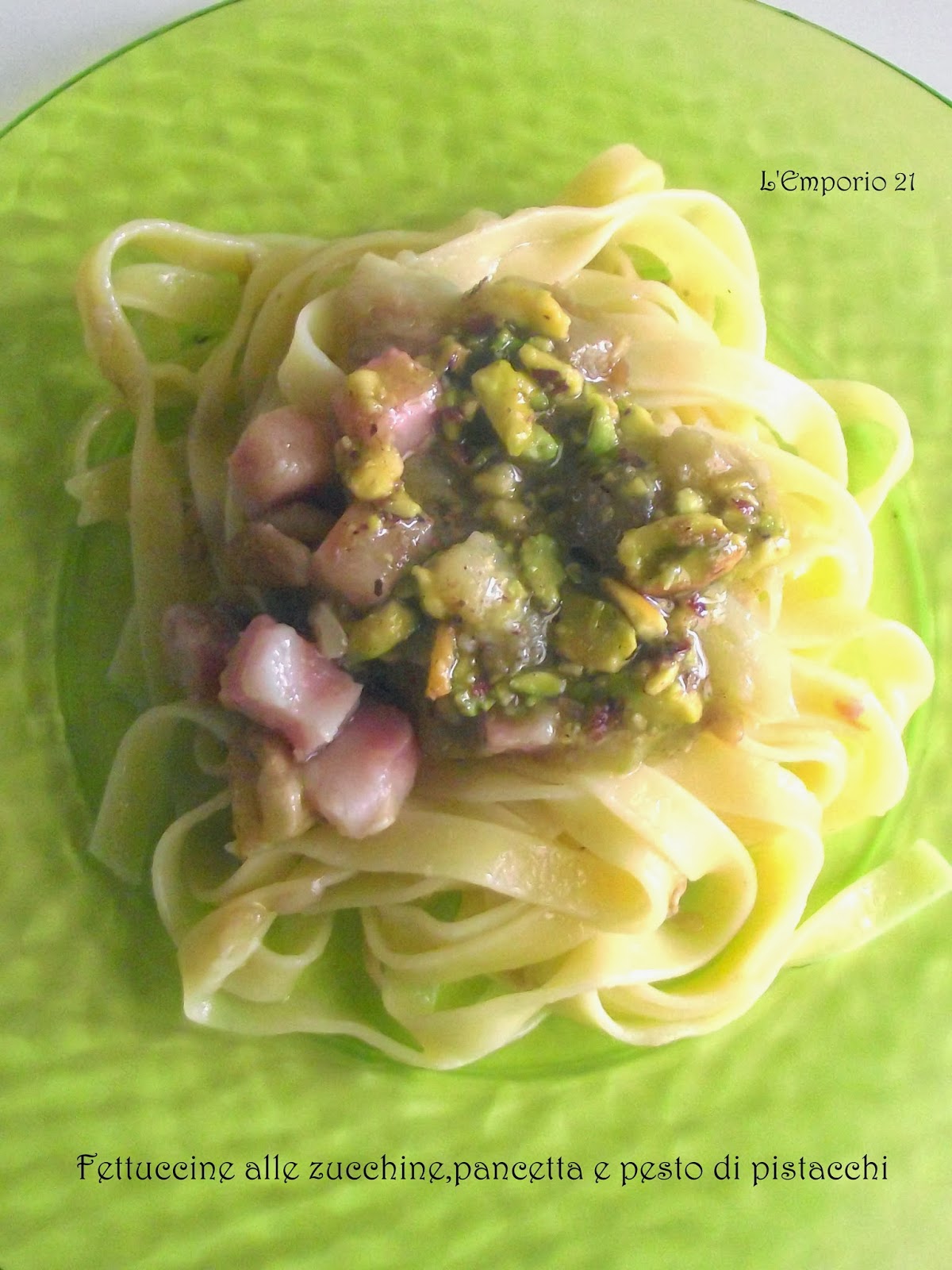 fettuccine alle zucchine,pancetta e pesto di pistacchi e un parere