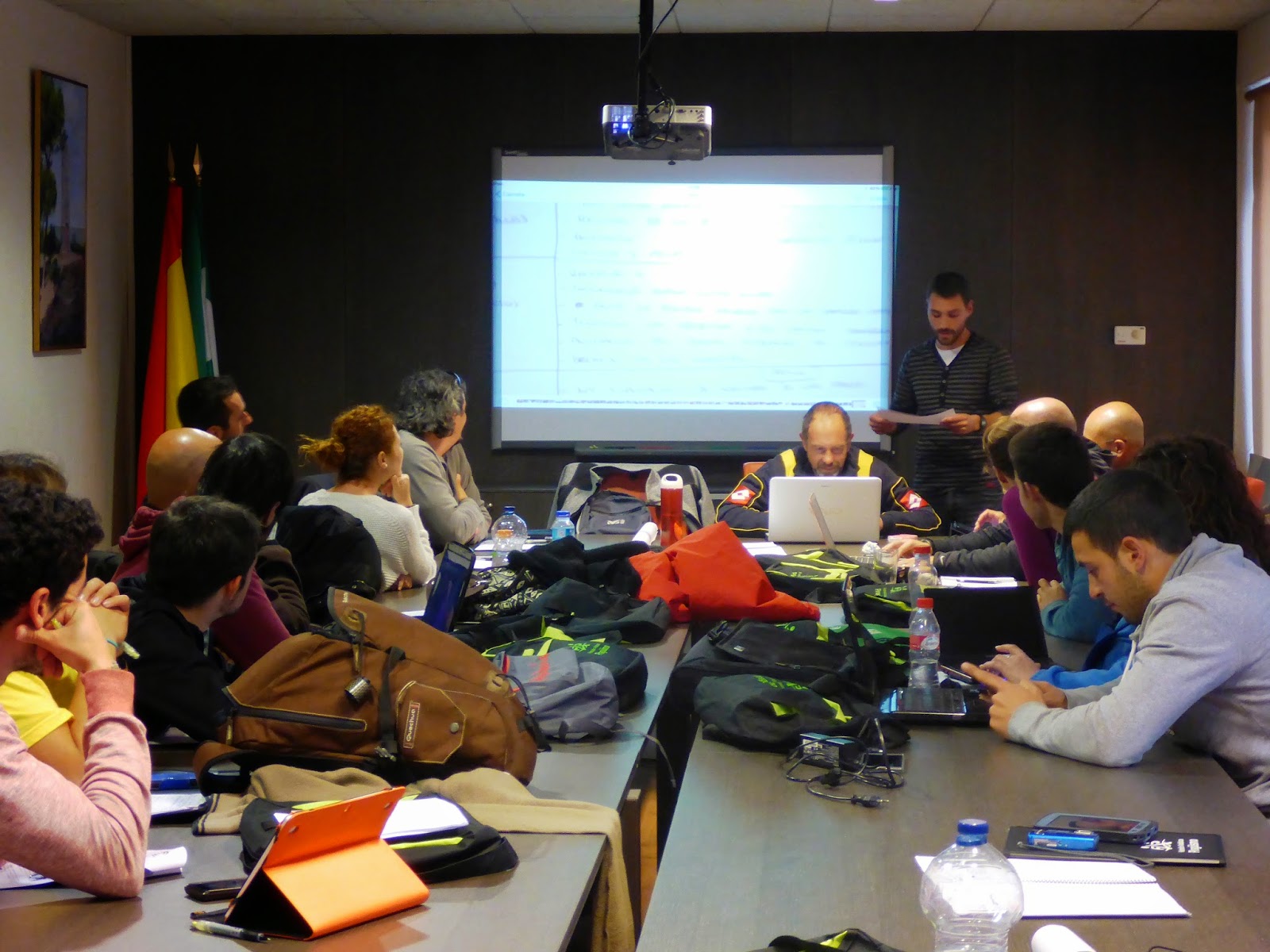 josebelloseakayaking: Los chic@s trabajando duro