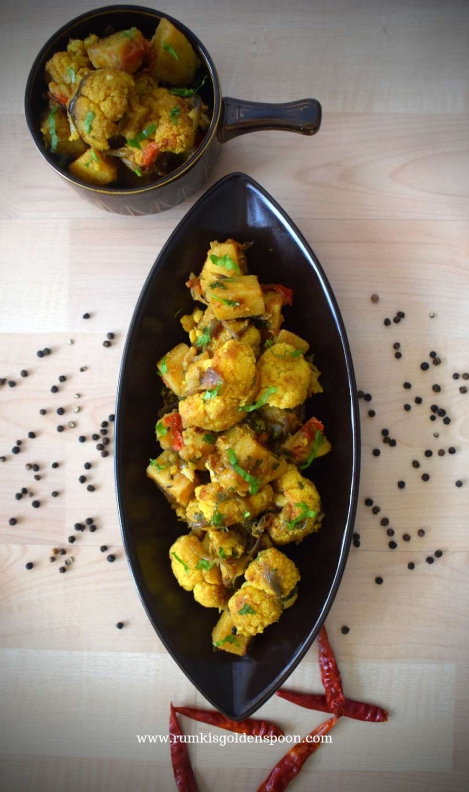 Aloo-Gobi masala, restaurant style Aloo-Gobi, dhaba style Aloo-Gobi, Aloo-Gobi ki sabji/tarkaari, Indian recipe with potatoes and cauliflower, Indian dry curry recipe with potato and cauliflower, aloo-phoolkofir torkari/ bhaja/ sobzi, vegan recipe with potato and cauliflower, Rumki's Golden Spoon
