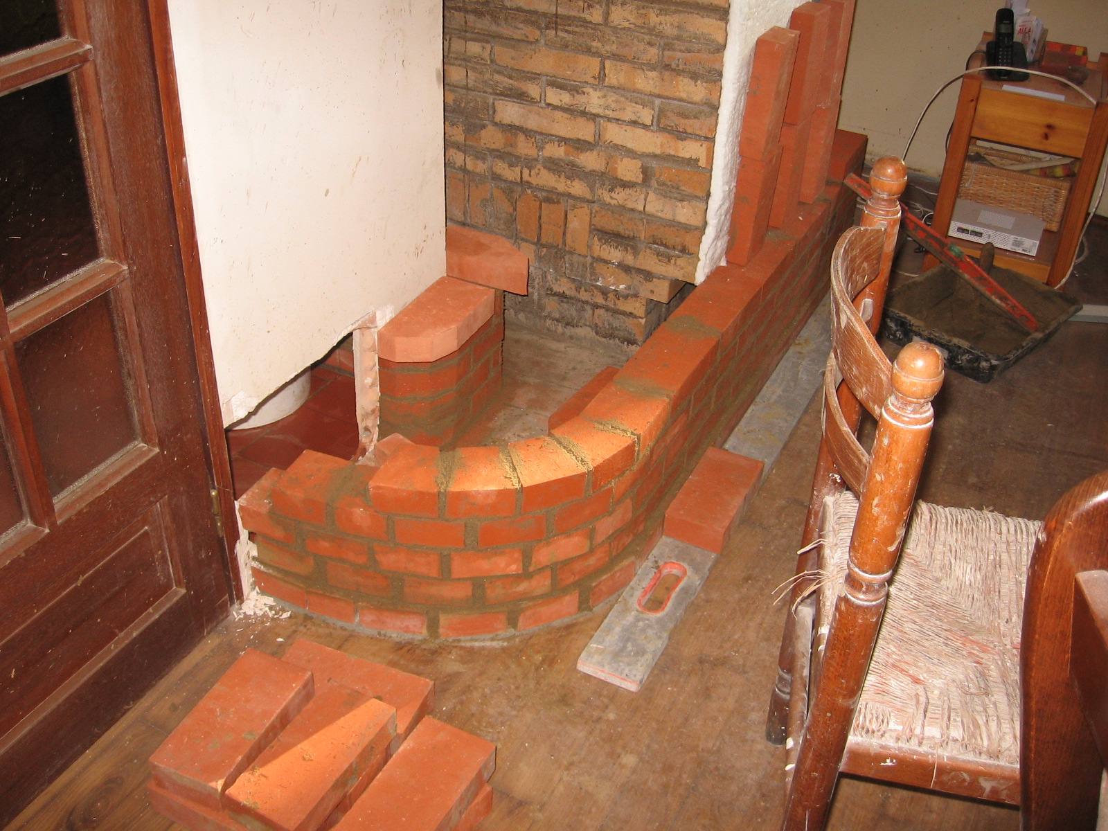 Drôle de terre pour un potager: Habillage du poêle de masse