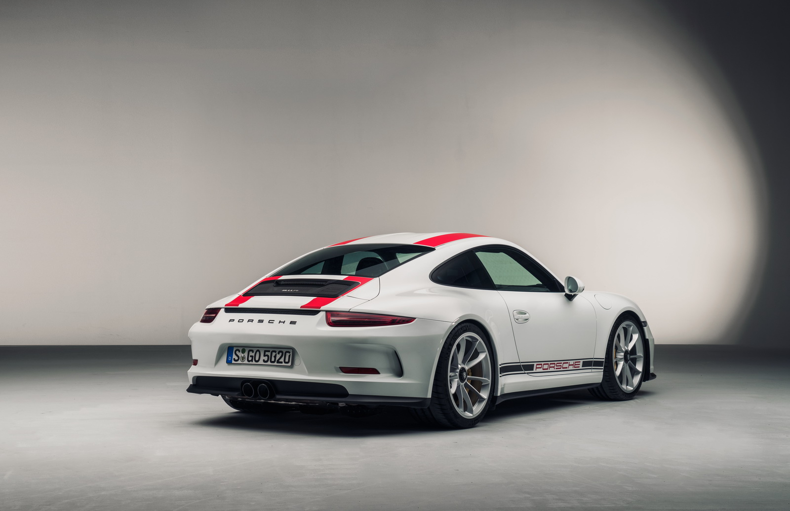 2016-Porsche-911R-01.jpg