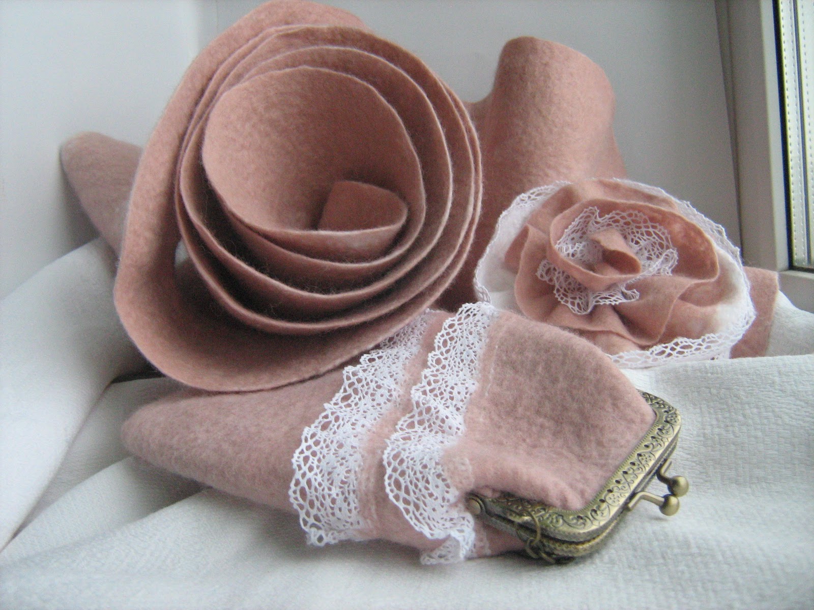 Iro новая коллекция шарфы. кружка с вязаным узором. теплые вещи. теплые аксессуары. теплые аксессуары.