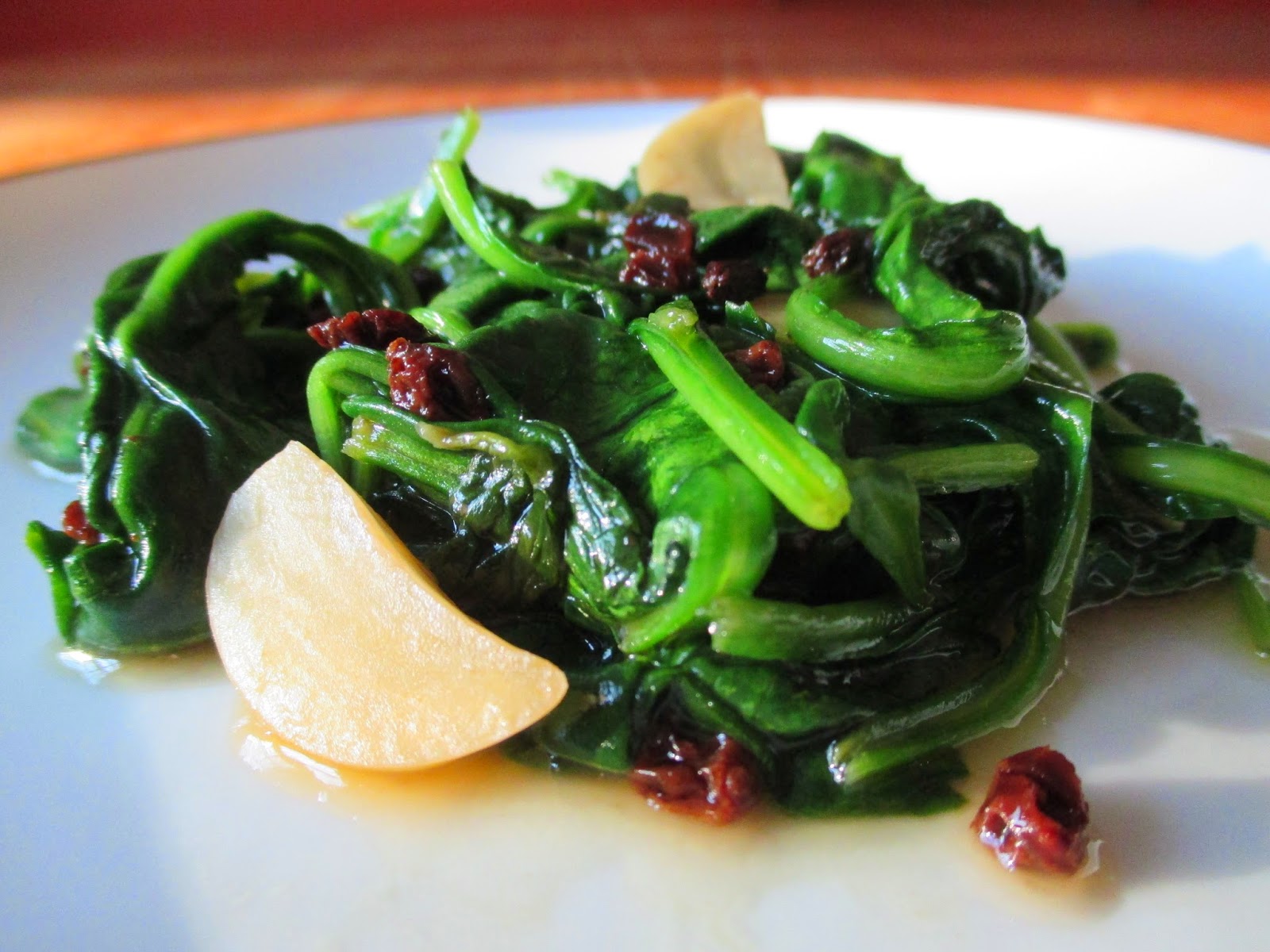 Catalan Spinach with Dried Currants and Garlic