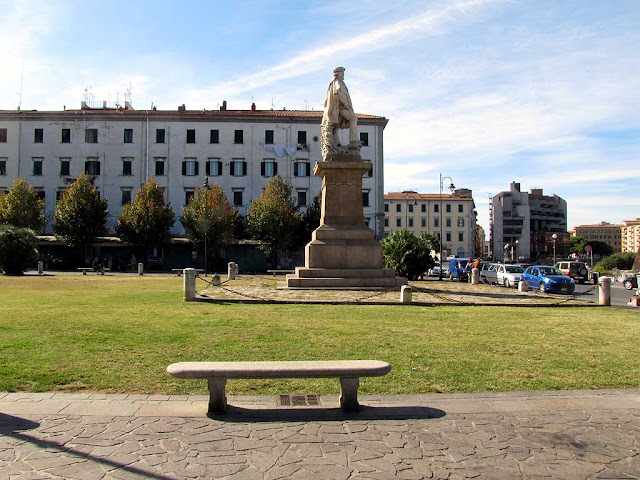 Benches in Piazza Garibaldi