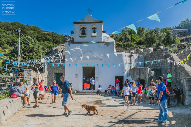 Santa Maria al Monte, Pellegrinaggio a Santa Maria al Monte, Chiesa di Santa Maria al Monte, Isola d' Ischia, foto Ischia, Antiche tradizioni dell' Isola d' Ischia, Forio