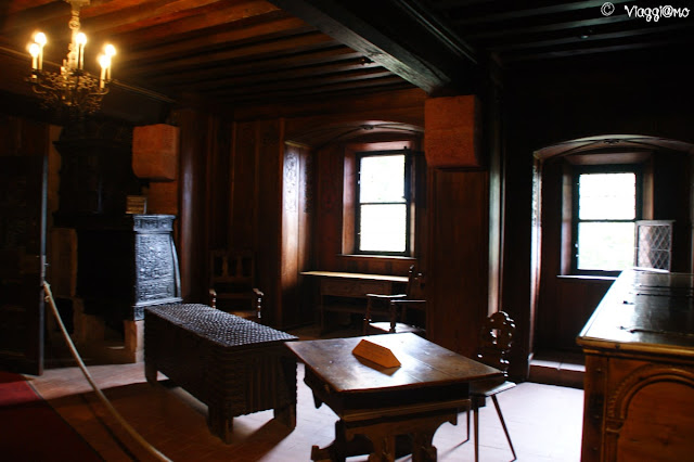 Le stanze del castello di Haut Koenigsbourg con perlinato in legno