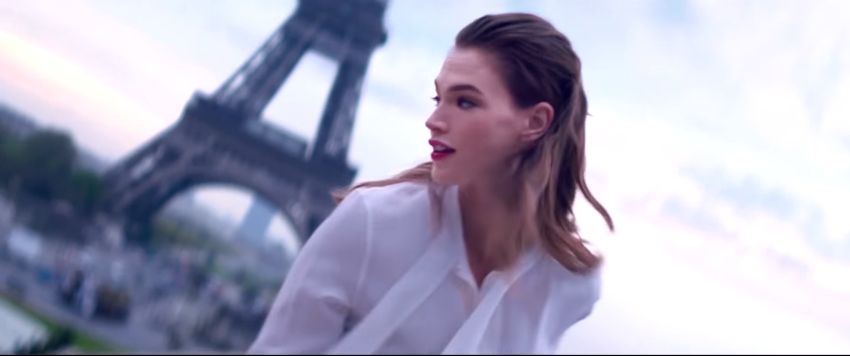 Modella Yves Saint Laurent pubblicità MON PARIS EAU DE TOILETTE con Foto - Aprile 2017