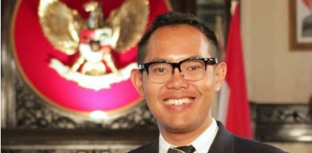 Jubir: Pesan Menko Luhut, Jangan Serang Martabat Orang Jika Tidak Siap Terima Konsekuensi Jubir: Pesan Menko Luhut, Jangan Serang Martabat Orang Jika Tidak Siap Terima Konsekuensi