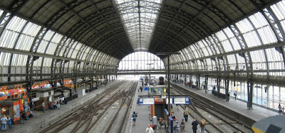 http://www.public-domain-image.com/interiors-and-exteriors-design-public-domain-images-pictures/amsterdam-main-train-station.jpg.html