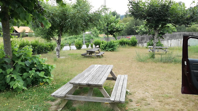 Parque de Merendas Vila Fria  - Mesas de Madeira