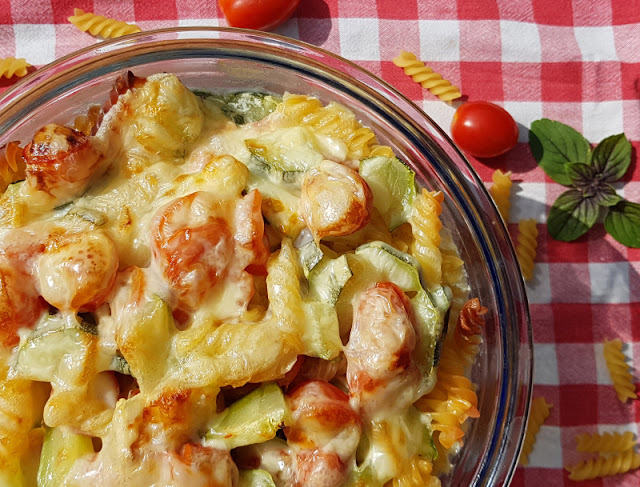 Rezept: Nudelauflauf ohne Vorkochen für Faule. Ein leckerer Auflauf mit Nudeln ohne Kochen, also mit roher Pasta!