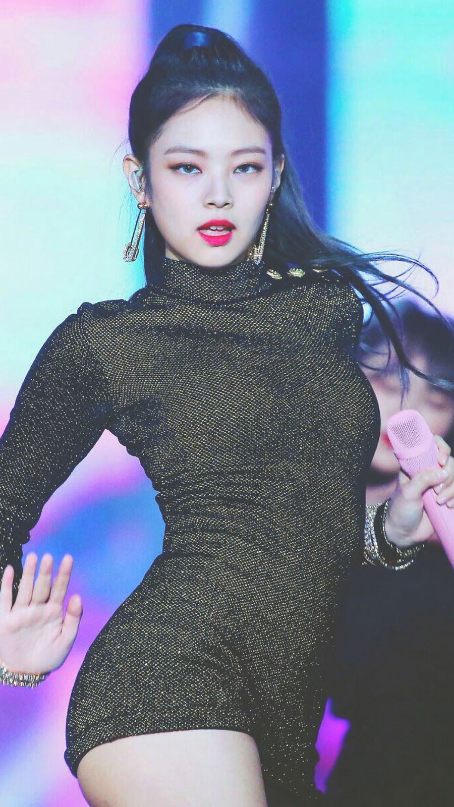 Jennie's photo when performing with a solo song Blackpink wallpapers