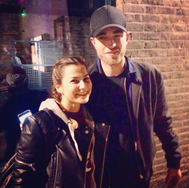 17 Abril - Nueva Foto Fan de Rob en Londres, ayer!!! (16 de Abril) Imagen1
