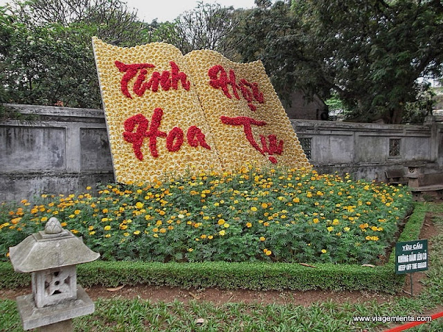 Livros de flores no Templo da Literatura