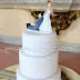 Wedding cake: Torta nuziale decorata con ghiaccia reale a tre piani