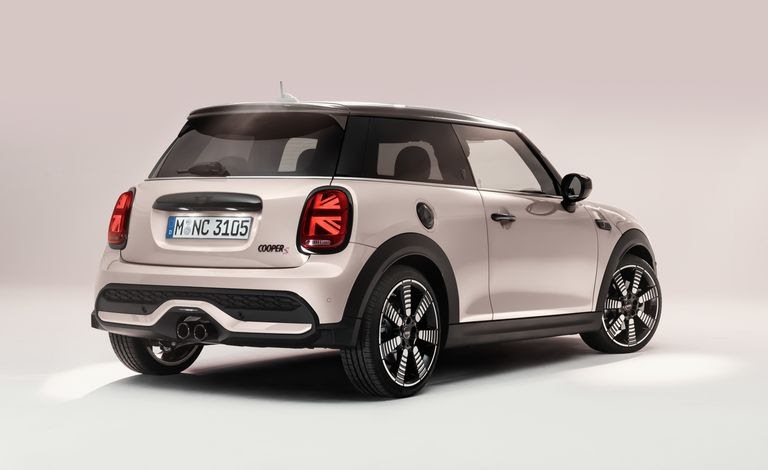 2022 Mini Cooper Lineup Benefits from Sharper Looks, More Features